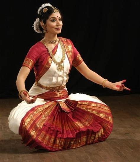 Indian Dance Forms: A Brief Introduction to the Classical, Folk and Bollywood Dance Forms | HubPages