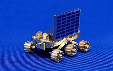 Buy ISRO Chandrayaan Pragyaan Rover Scale Model Online - VYOM | ISRO ...