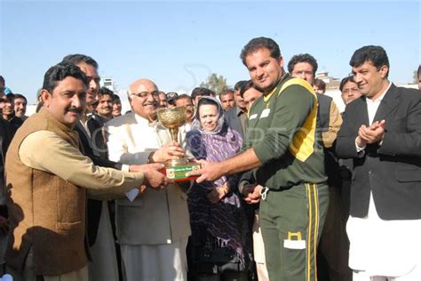 Riaz Afridi Receiving Winner Cup | Riaz Afridi Photos | FanPhobia ...