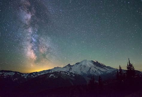 How to Plan a Mount Rainier Stargazing Trip in 2024