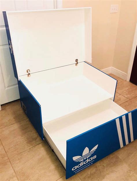 Adidas Originals Shoe Storage Box – Giant Shoe Boxes | Sapateiras, Armazenamento de sapatos, Adidas