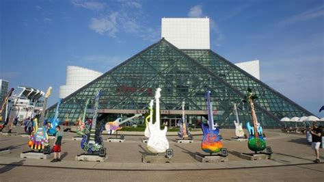 THE ROCK AND ROLL HALL OF FAME MUSEUM BY I.M. PEI | Insplosion