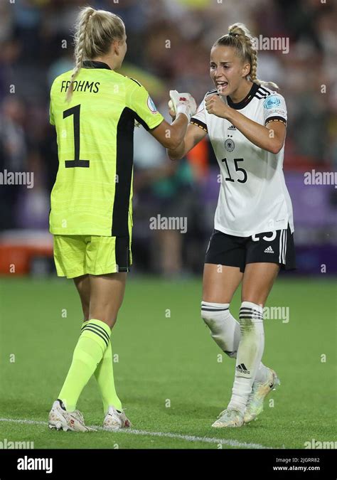 London, England, 12th July 2022. Giulia Gwinn (R) and Merle Frohms of ...