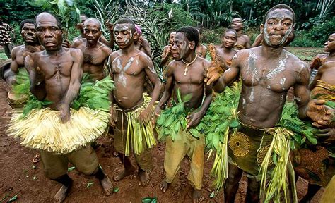 Les peuples Bakas | Discover Afrika