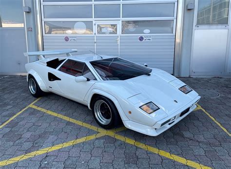 1991 Lamborghini Countach Is Too Cheap to Be True, Engine Bay Reveals Secret - autoevolution