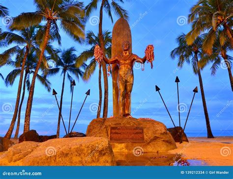 Duke Kahanamoku Statue At Waikiki Beach In Honolulu, Oahu, Hawaii Editorial Photo ...