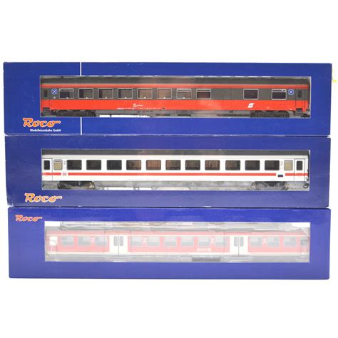 Lot 89 - Three Roco HO model railway passenger coaches