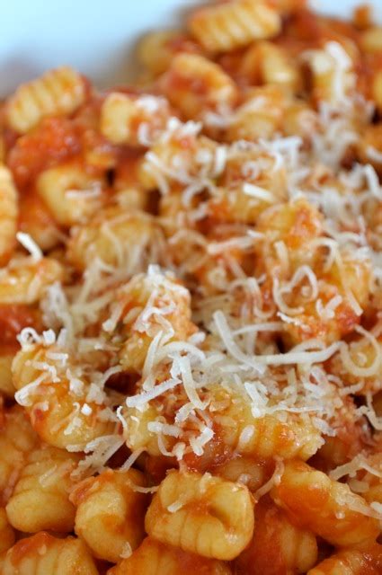 gnocchetti sardi al sugo / Sardinian gnocchi with tomato sauce - briciole