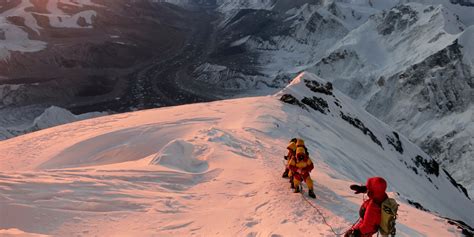 Mount Everest 'death zone': What happens to your body at 26,000 feet ...