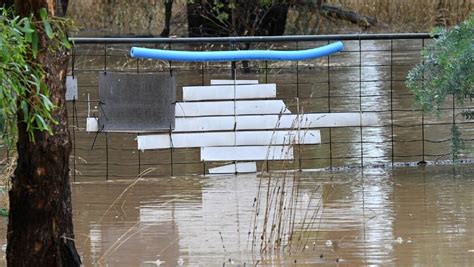 Massive rain causes flooding which shuts the Midland Highway | Bendigo ...