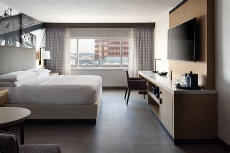 Cincinnati Marriott at RiverCenter - Covington, KY Hotel Near Paul Brown Stadium