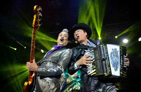 Los Tigres del Norte Breaks Boundaries - The New York Times