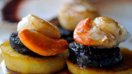 Seared scallops with caramelised apple, black pudding and cider sauce - Discover Seafood