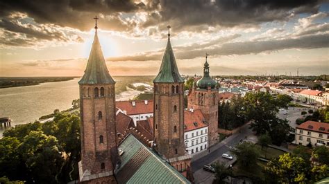 PŁOCK. KSIĄŻĘCE MIASTO-BOHATER - Moda na Mazowsze