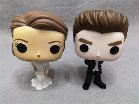 NO BOX ORIGINAL FUNKO POP! Movies The Twilight Saga Bella Edward Vinyl ...