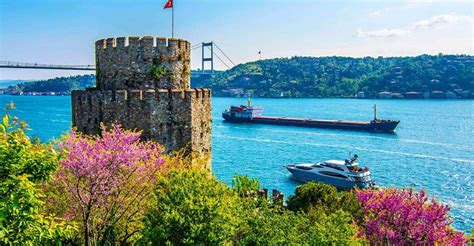 Istanbul: Spice Bazaar Tour And Bosphorus Morning Cruise