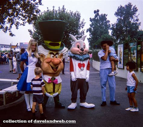 Daveland Disneyland Entrance Photos | Disneyland entrance, Disneyland ...