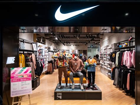 Nike's Push to Connect Stores, Warehouses, and Tech Expands Overseas - Business Insider