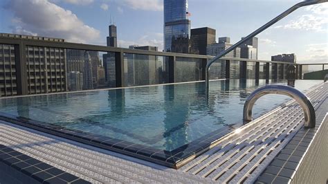 Top 10 Apartment Rooftop Pools in Chicago