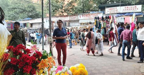 Janpath Market CP Delhi-Enjoy Colorful Chaos Of Shopping