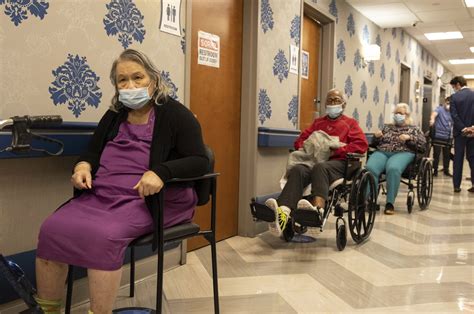 Loneliness: COVID-19 pandemic causes crisis in New York nursing homes | Daily Sabah