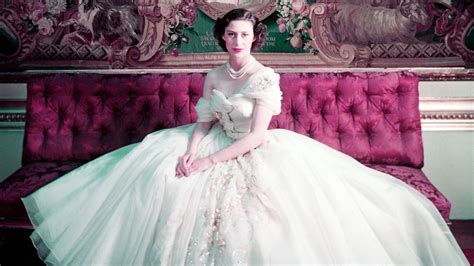 The formidable women behind the legendary Christian Dior - BBC Culture