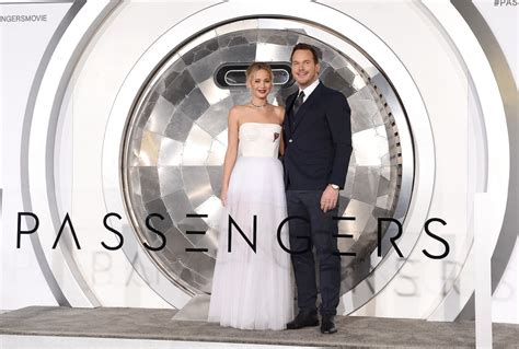 'Passengers' Has a 'Very Compellingly Accurate Scene' Showing What a Pool Could Look Like in Space