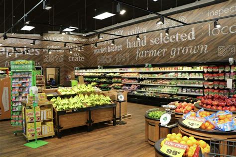 Nederland Market Basket debuts interior, exterior remodel