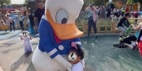 Disney Character Shoves Toddler, Parent Raises Stink Online - Inside ...