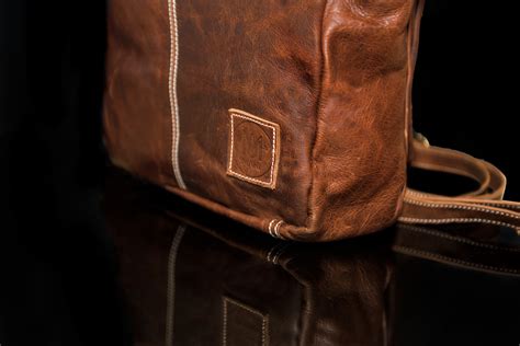 Bag Detail: Logo | Brown leather bag detail blow-up on corne… | Flickr