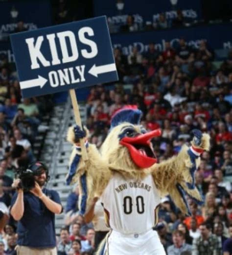 New Orleans Pelicans freaky mascot is coming for our children (photo)