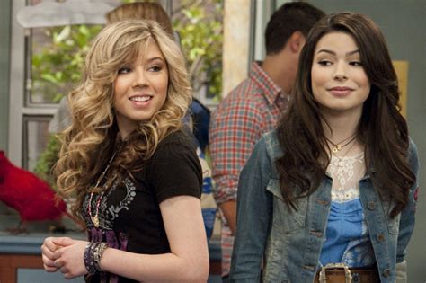 The new iCarly reboot perfectly explains Sam's absence