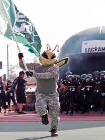 Sacramento State mascot Herky leads the Sacramento State Hornets to face off against the 3-2 ...