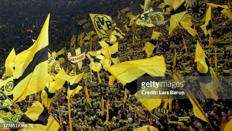 36,080 Borussia Dortmund Fans Stock Photos, High-Res Pictures, and ...