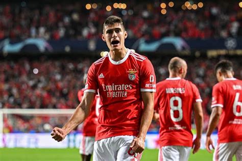 Manchester United showing interest in Benfica centre-back Antonio Silva