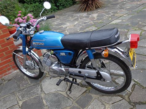 Suzuki A100 Classic 2-ST motorcycle 2,900 miles London area