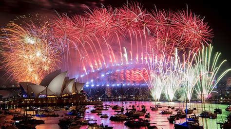 New Years Eve on Sydney Harbour - Easy Boat Hire - YouTube