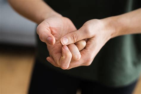 Does Cracking Knuckles Cause Arthritis? – AOTC Jax