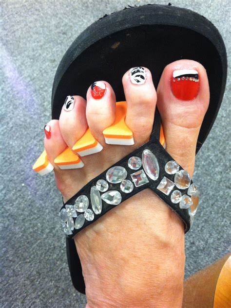 Pin by Julia Wells on Creativity | Womens flip flop, Gel nails, Flop