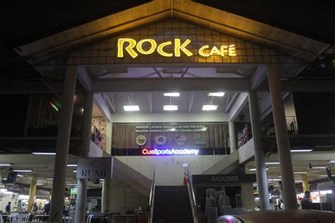 Rock Cafe: 24-hr hawker centre with over 25 stalls perfect for lepaking with friends