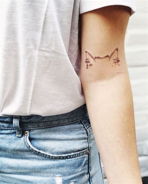 Pin by Ale Servín on tatoo | Tattoos, Ear tattoo, Cat tattoo small