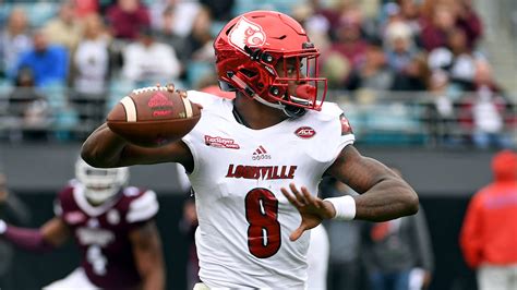 Louisville football team retiring Lamar Jackson's No. 8 jersey