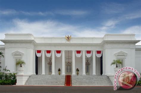 Istana Negara, Royal Seal On The Gate Of The New Istana Negara Which Is The Stock Photo Picture ...