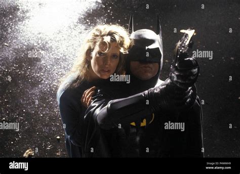 Descubrir 75+ imagen batman kim basinger michael keaton - Abzlocal.mx