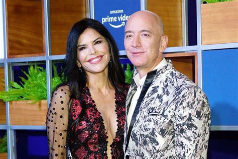 Jeff Bezos' now girlfriend might've leaked those marriage ending texts