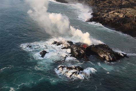 Volcanic update: Small lava island forms off Kapoho, Hawaii; Eruption ...