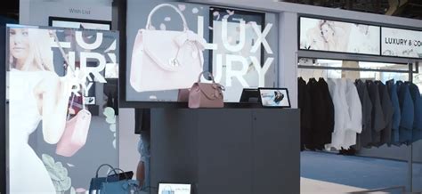 Mirror Display Technology Reflects Fashion Retailing's Future