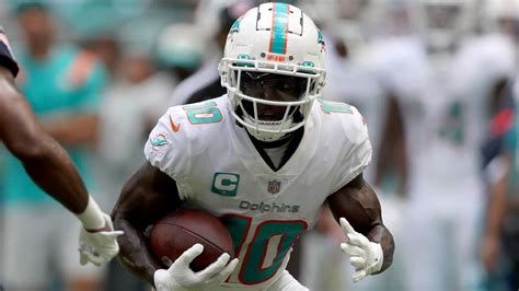 Tyreek Hill injury update: Dolphins WR sidelined late with ankle injury ...