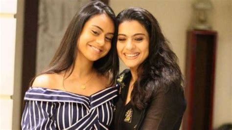 Kajol-Ajay Devgn's daughter Nysa Devgn flaunts washboard abs, pic goes ...