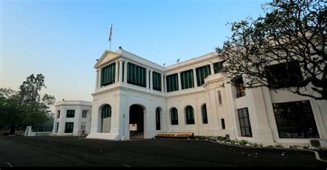 Now Tamil Nadu Raj Bhavan to remain open to visitors on all days ...